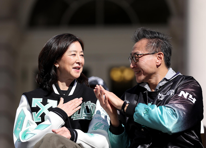 商界“顶配夫妻”蔡崇信与吴明华离婚:斯坦福见证爱情,热爱体育,未来以伙伴身份同行