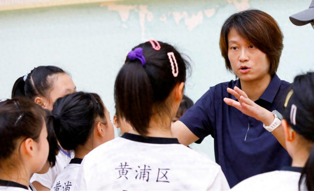 扎实做好“垫传扣”,黄浦这位体育人以排球育人践初心